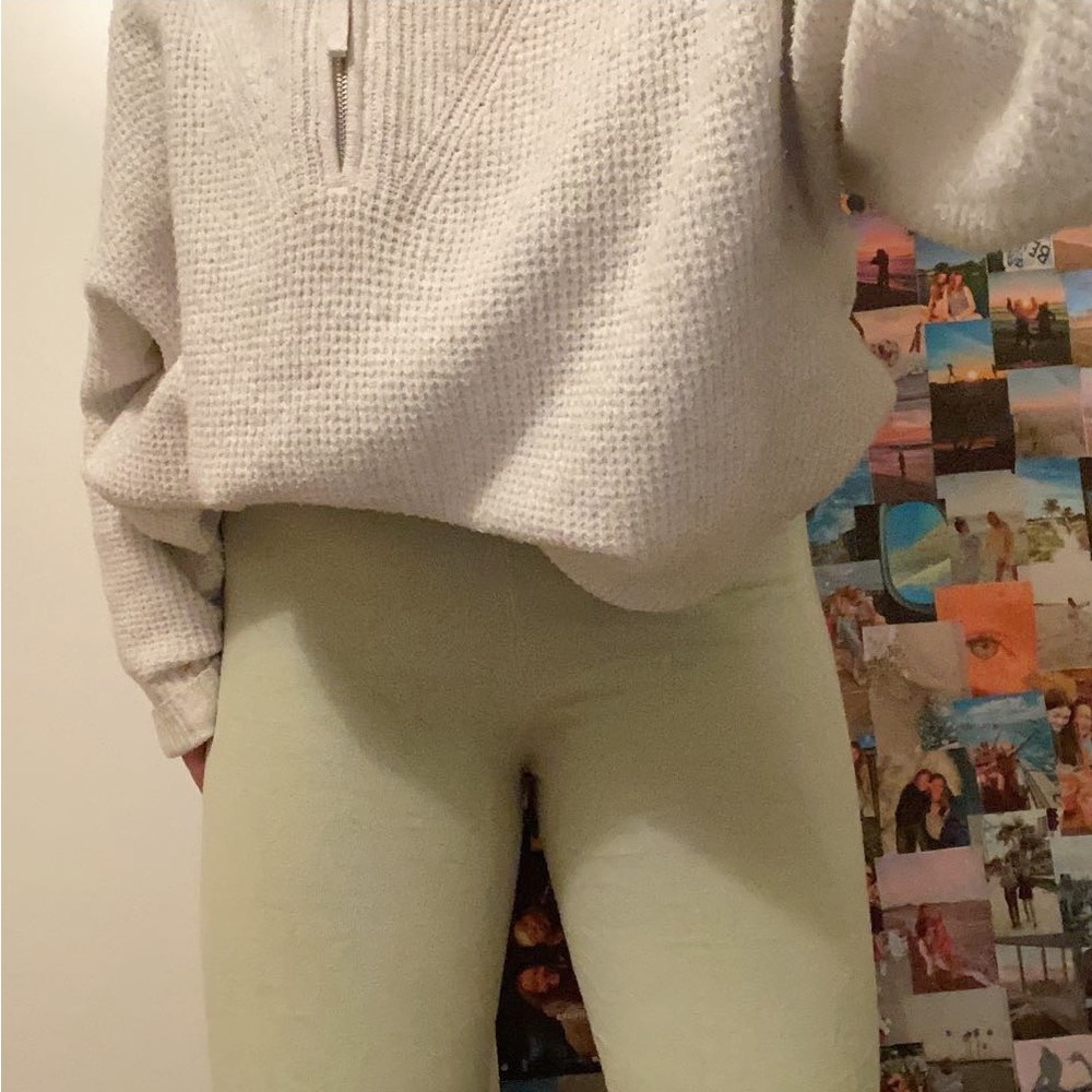 Green sweatpants!! 💌